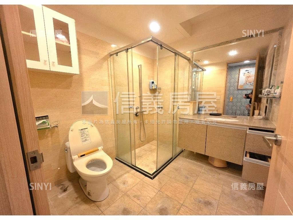 玉上園Ｄ棟四房車位房屋室內格局與周邊環境