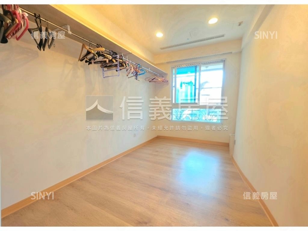 玉上園Ｄ棟四房車位房屋室內格局與周邊環境