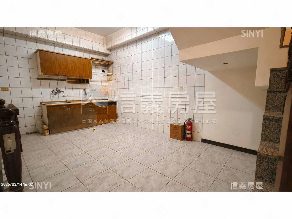 正公益路燙金店面稀有釋出房屋室內格局與周邊環境