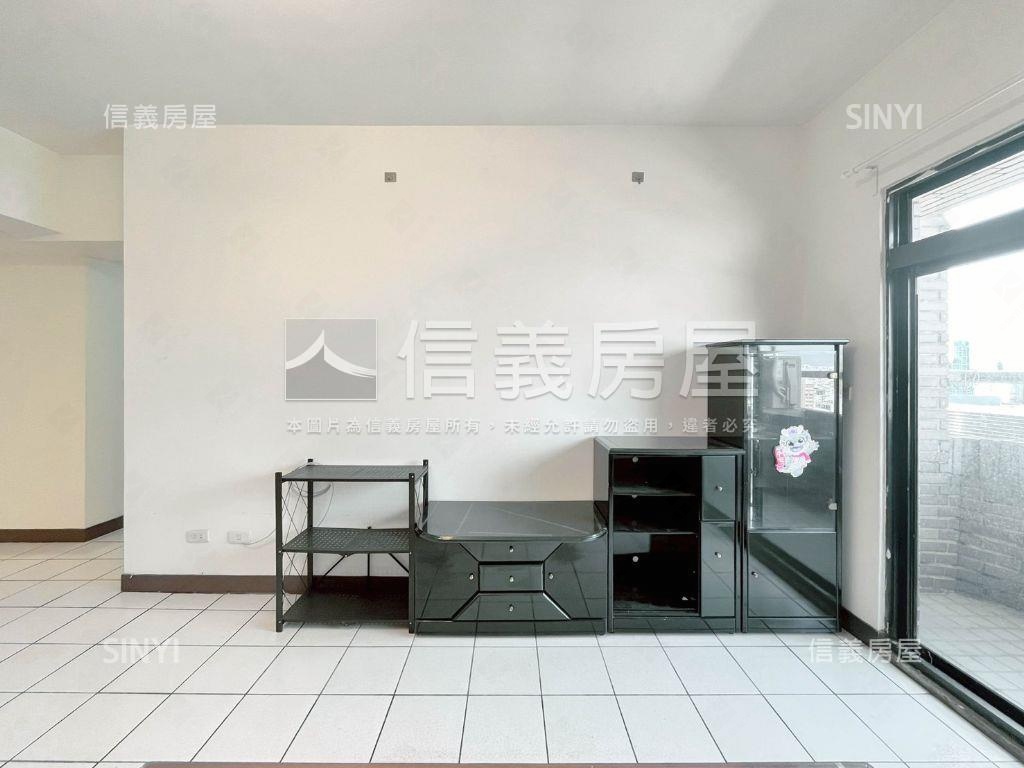 【市政府旁】次頂樓大３房房屋室內格局與周邊環境