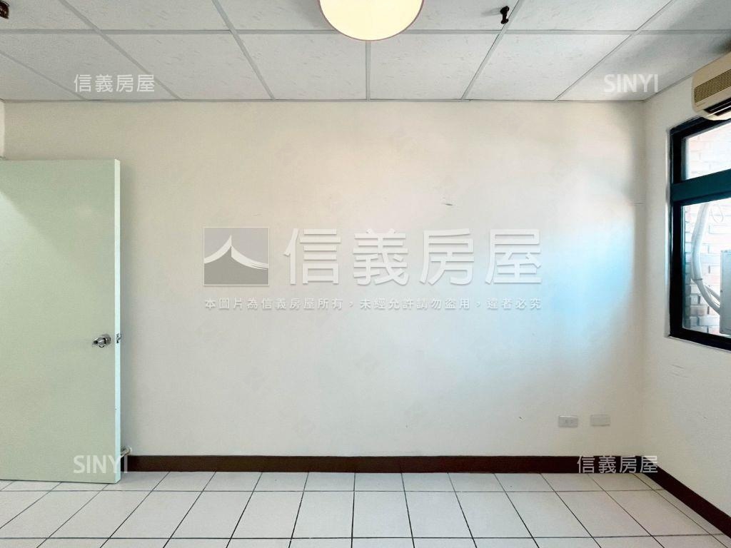 【市政府旁】次頂樓大３房房屋室內格局與周邊環境