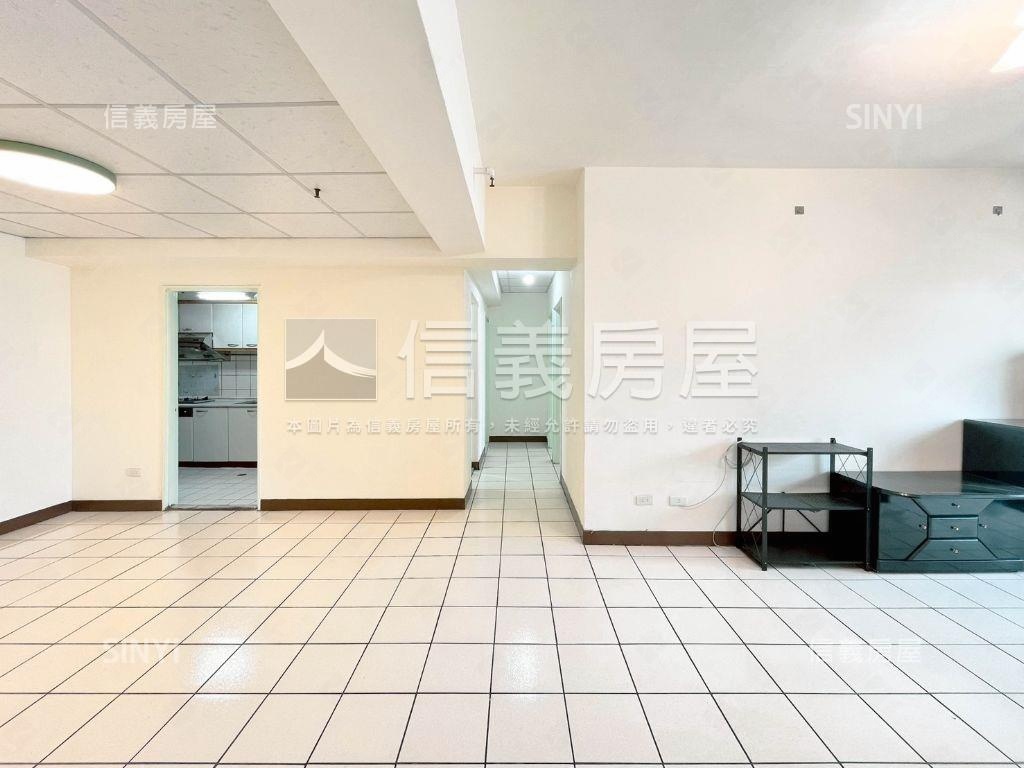 【市政府旁】次頂樓大３房房屋室內格局與周邊環境