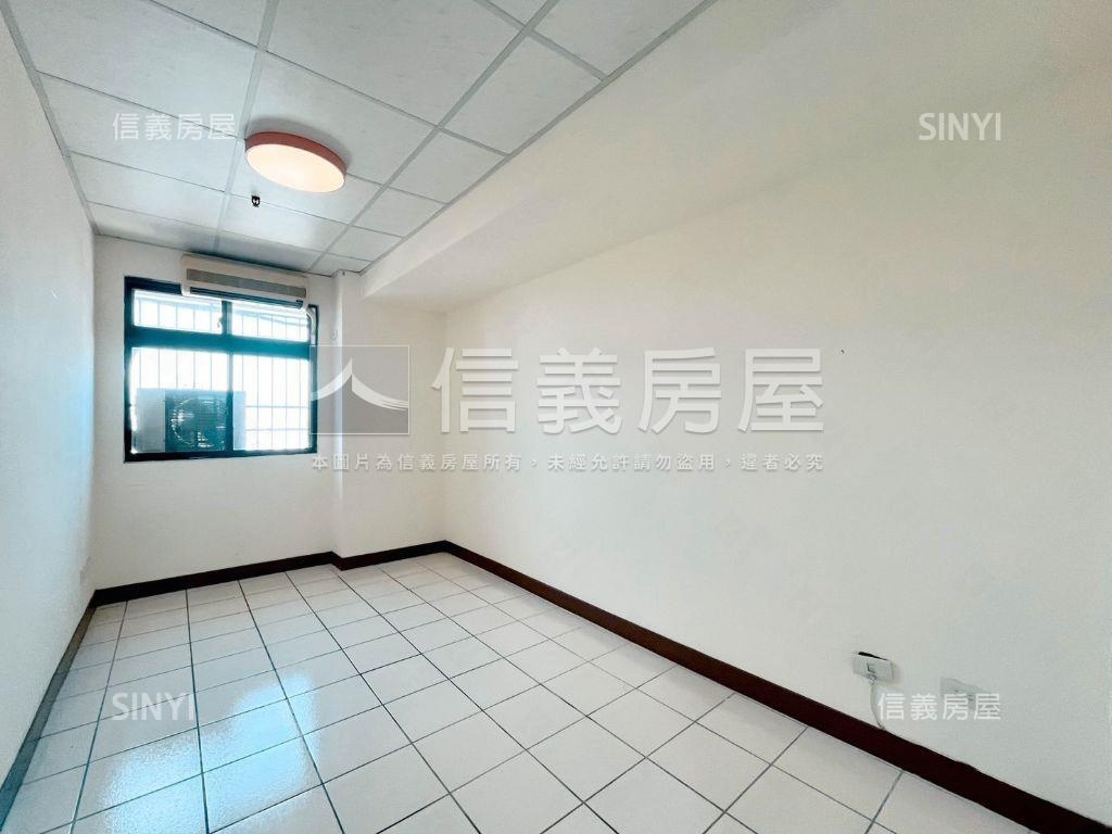 【市政府旁】次頂樓大３房房屋室內格局與周邊環境