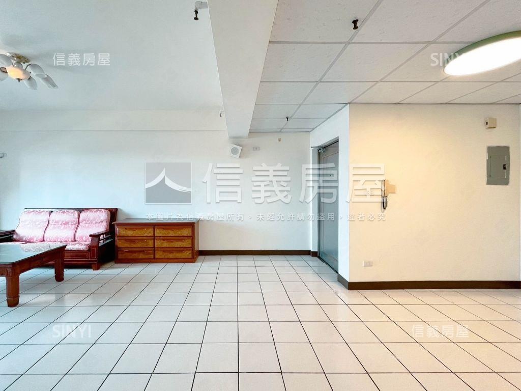 【市政府旁】次頂樓大３房房屋室內格局與周邊環境