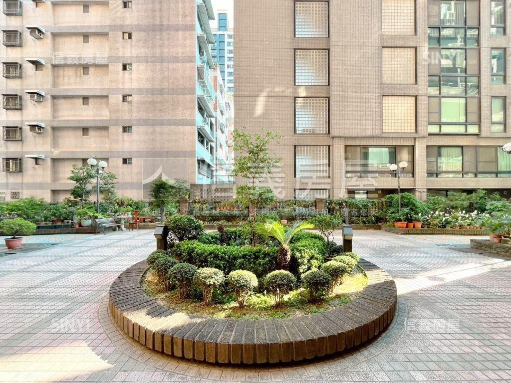 【市政府旁】次頂樓大３房房屋室內格局與周邊環境