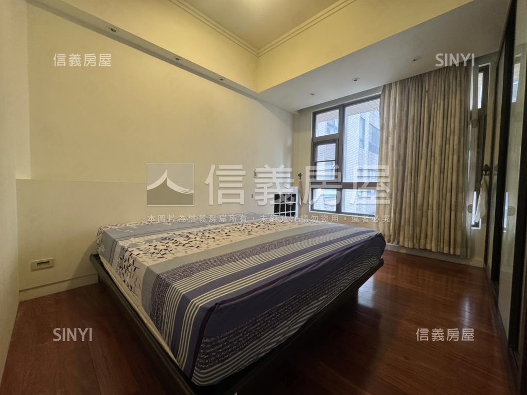 依莎城堡四房平面車位房屋室內格局與周邊環境