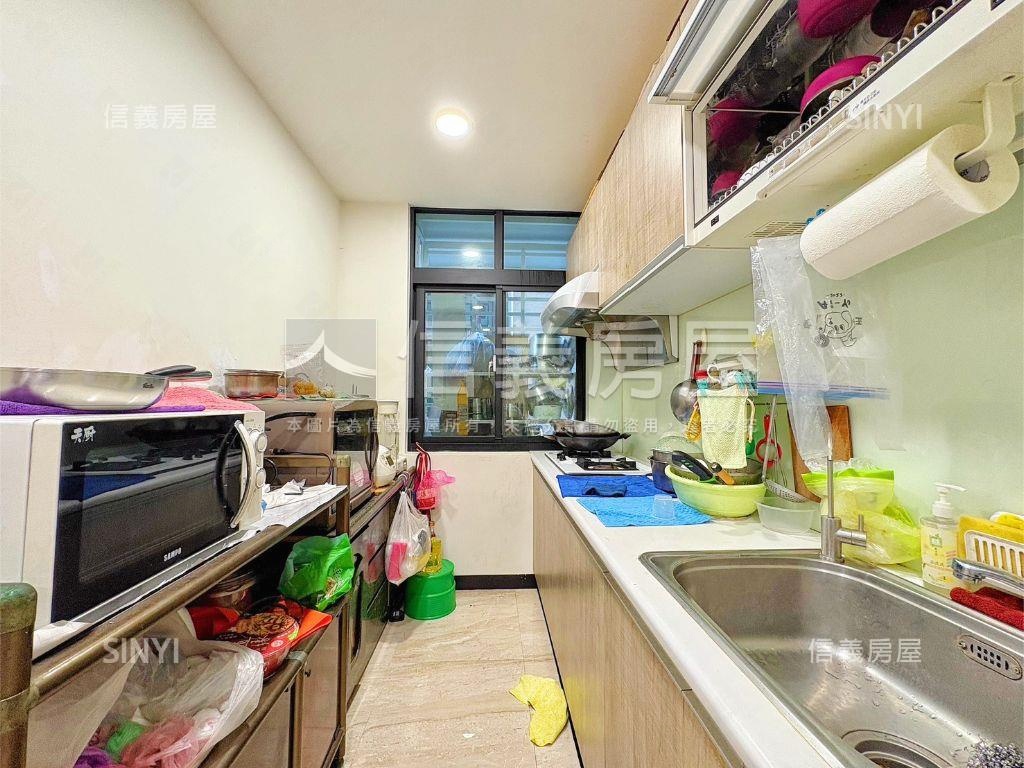 鼎泰裝潢美三房房屋室內格局與周邊環境