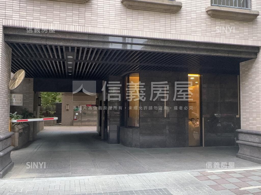 誠售～旅行與閱讀車位房屋室內格局與周邊環境