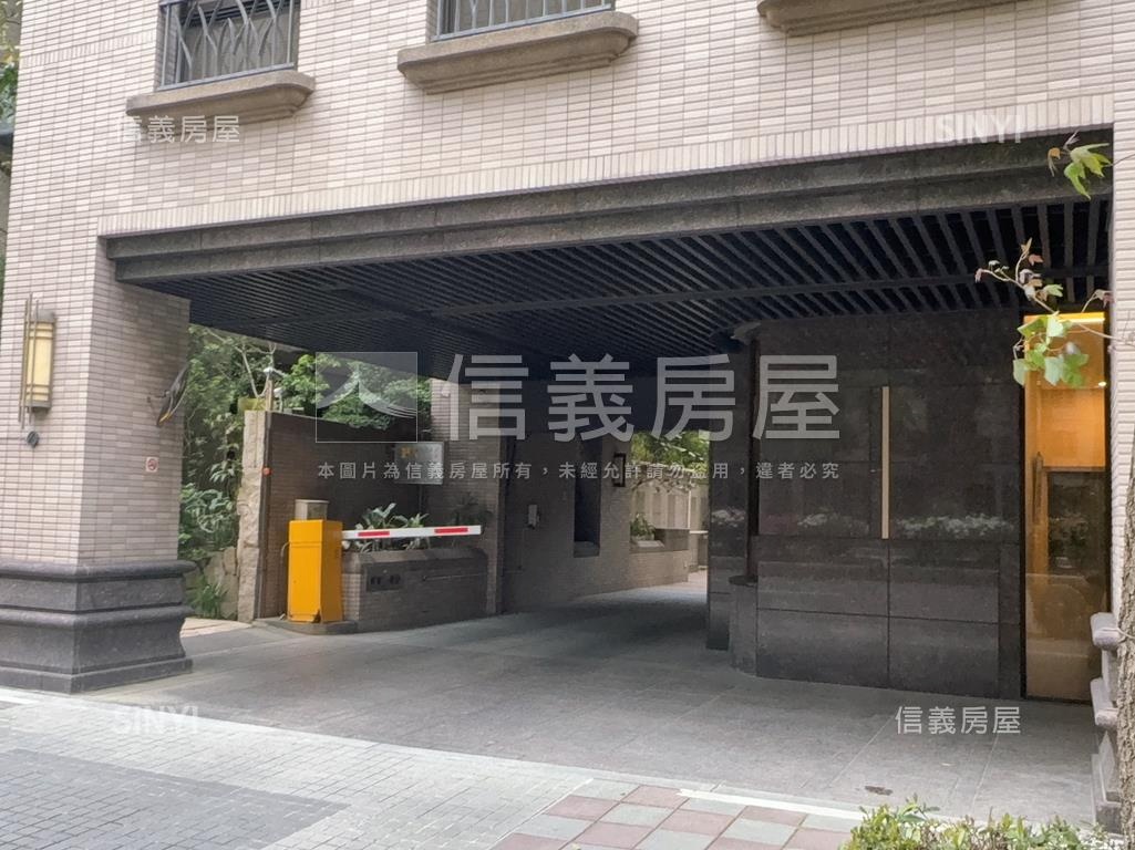 誠售～旅行與閱讀車位房屋室內格局與周邊環境