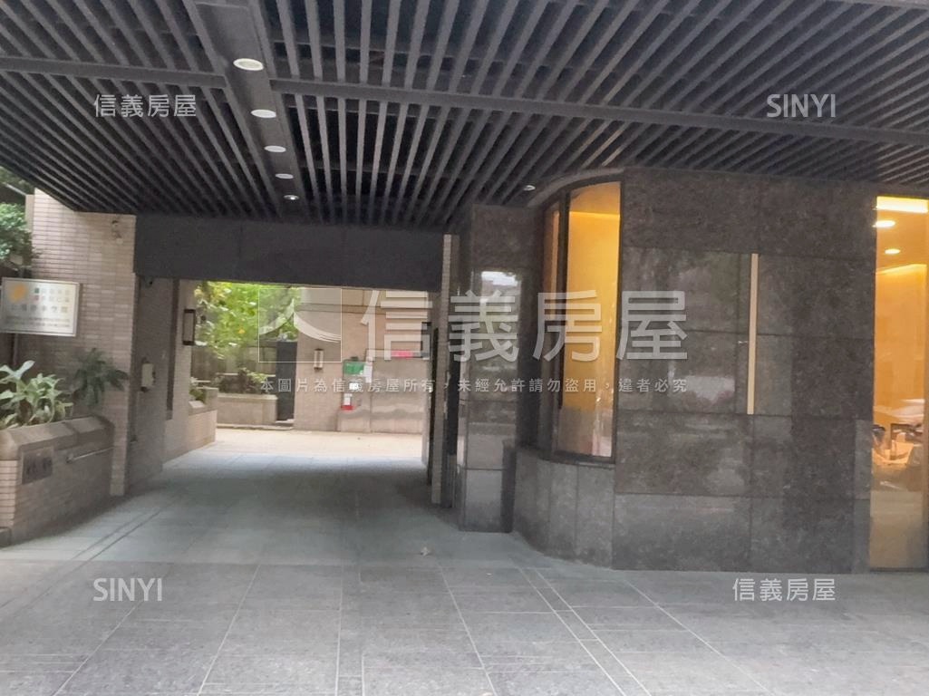 誠售～旅行與閱讀車位房屋室內格局與周邊環境