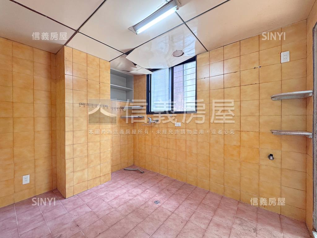 近北市學區旁電梯邊間三房房屋室內格局與周邊環境