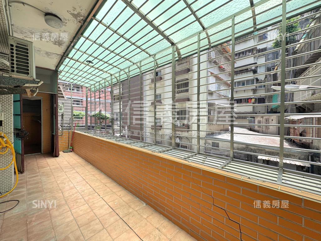 近北市學區旁電梯邊間三房房屋室內格局與周邊環境