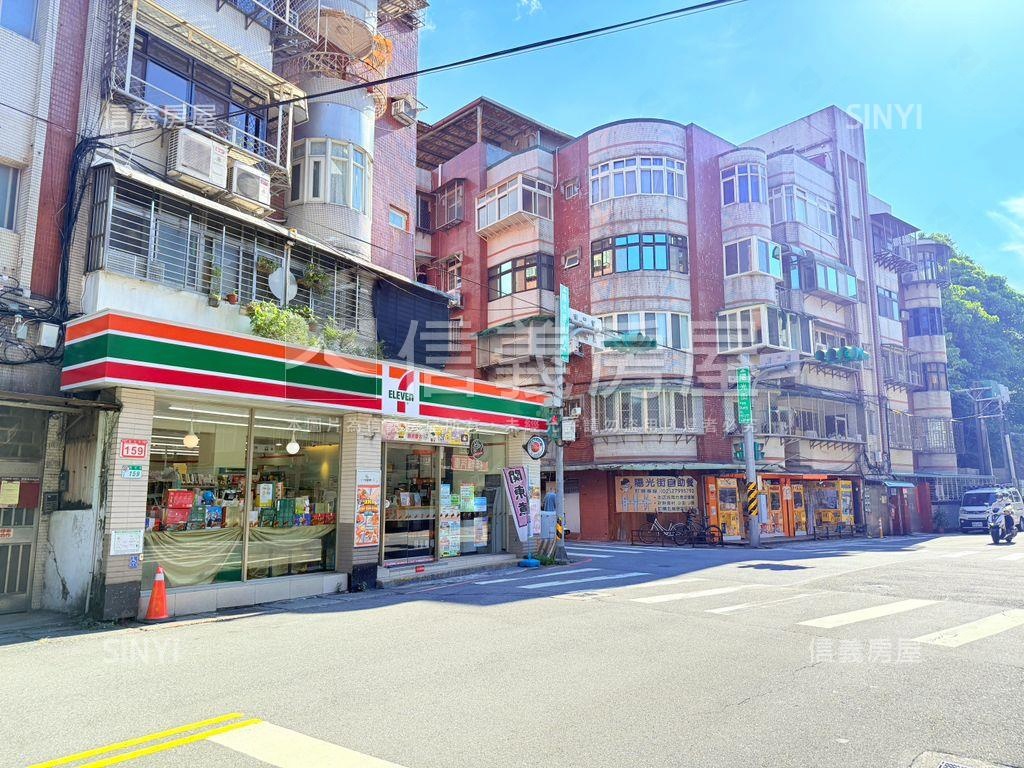 綠意環繞精裝小宅房屋室內格局與周邊環境