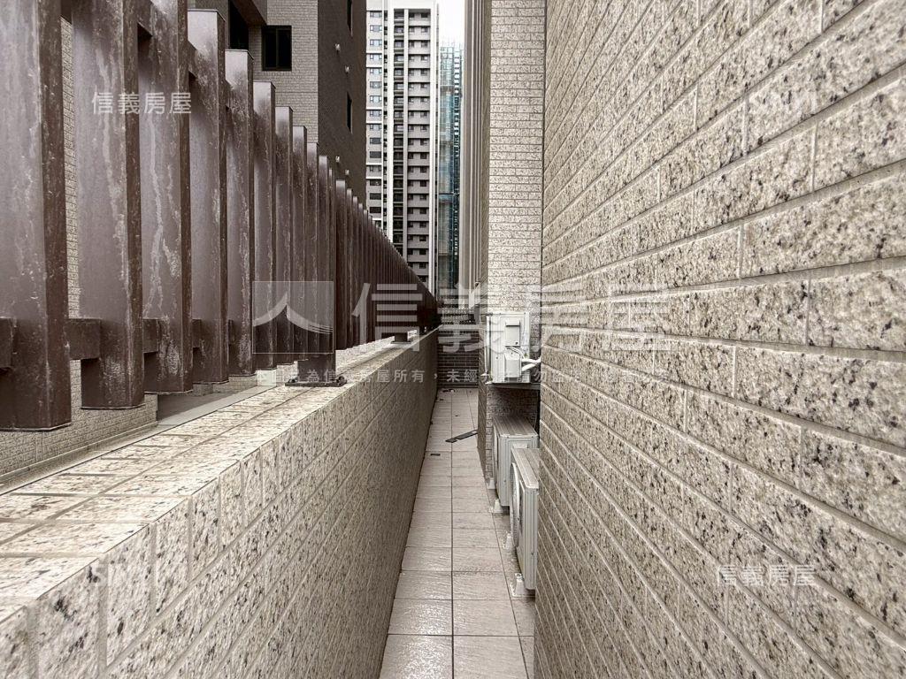 急售大兩房裝潢露臺戶房屋室內格局與周邊環境