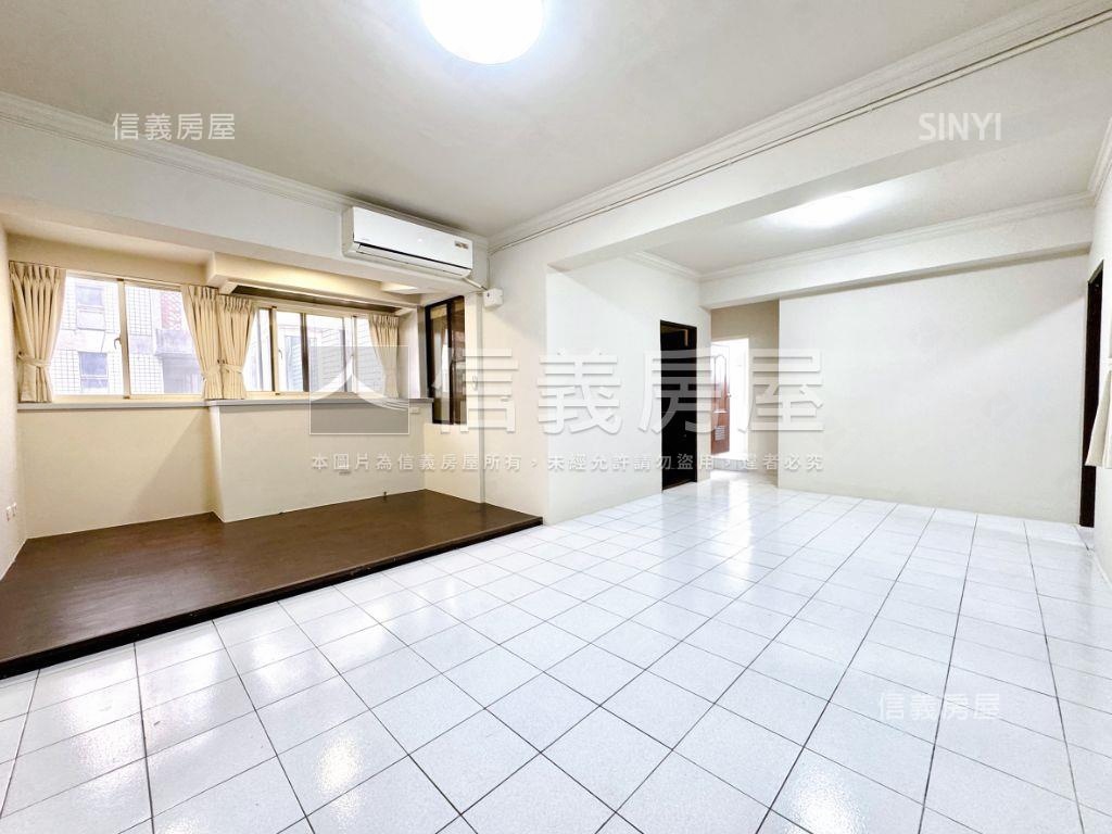 近三民巨城三房平面車位房屋室內格局與周邊環境