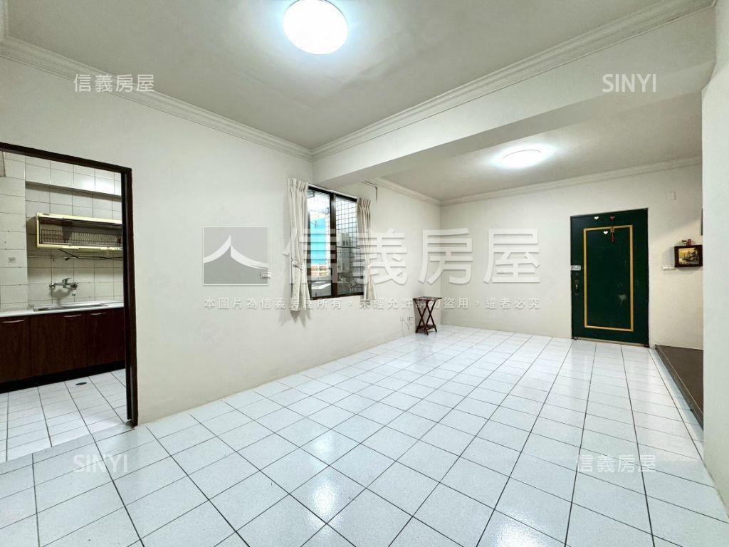 近三民巨城三房平面車位房屋室內格局與周邊環境