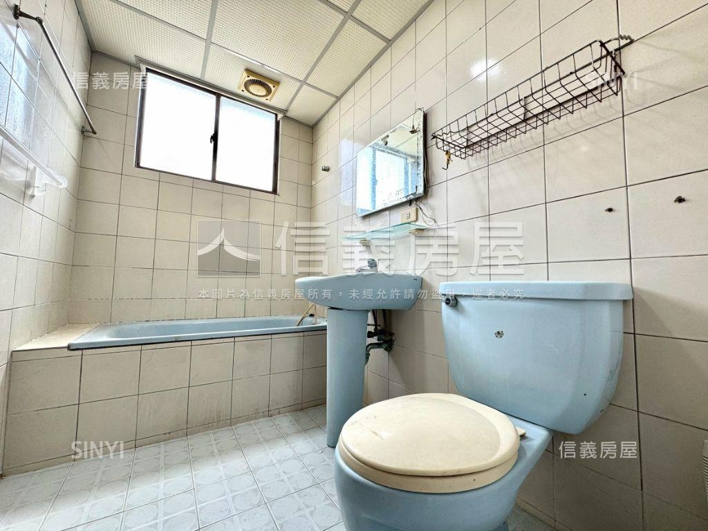 近三民巨城三房平面車位房屋室內格局與周邊環境