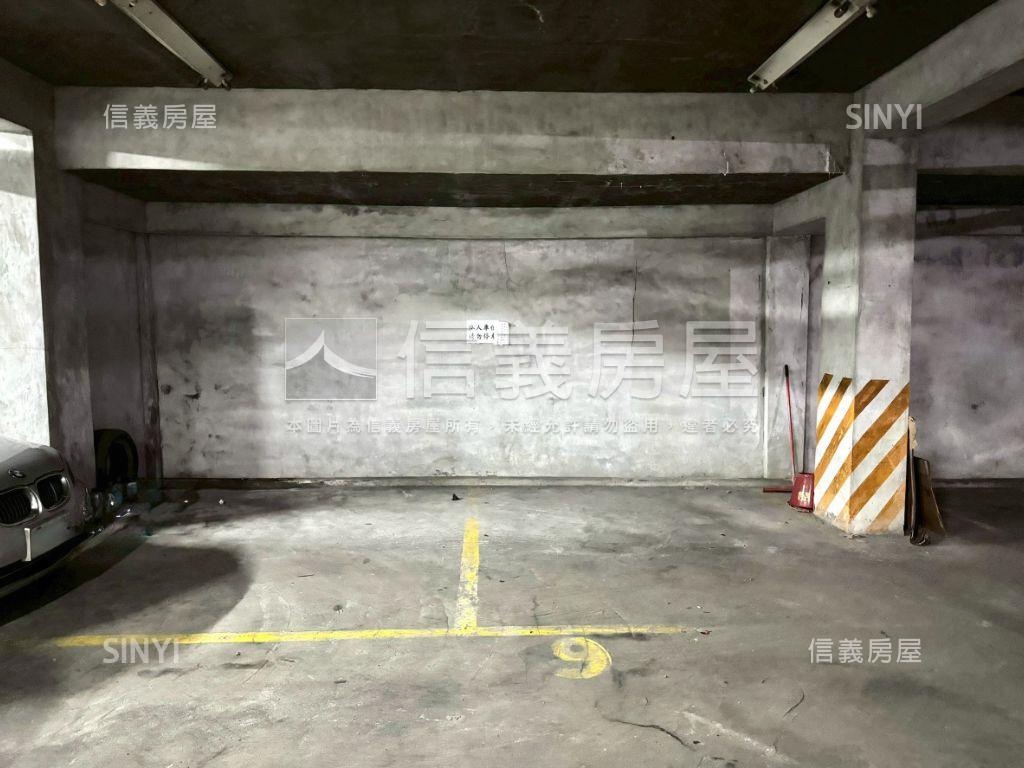 近三民巨城三房平面車位房屋室內格局與周邊環境