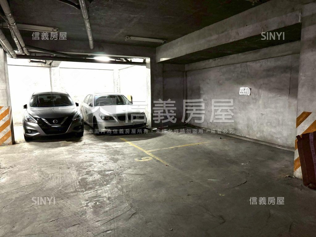 近三民巨城三房平面車位房屋室內格局與周邊環境