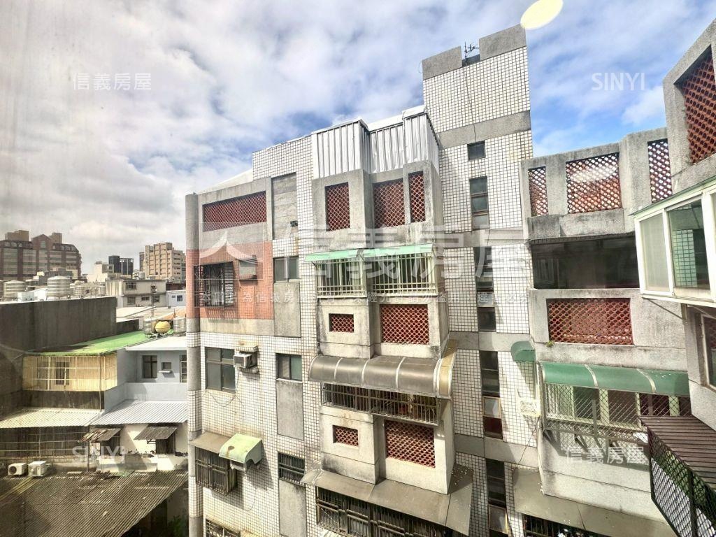 近三民巨城三房平面車位房屋室內格局與周邊環境