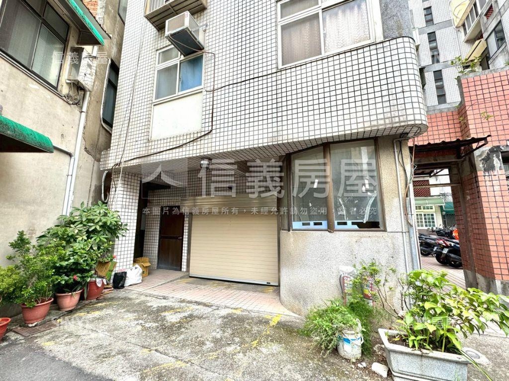 近三民巨城三房平面車位房屋室內格局與周邊環境