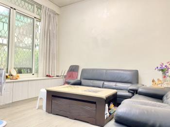 急售熱河邊間透天前院停車