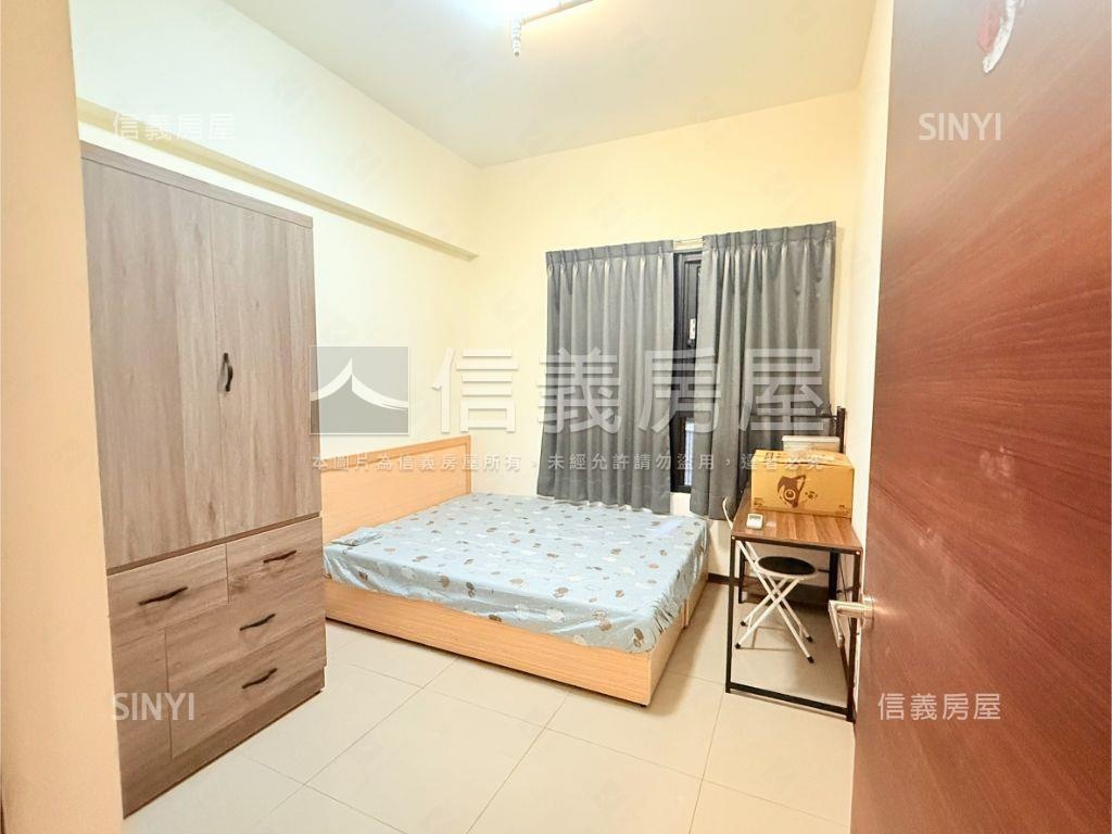 海洋都心有玄關大２房車位房屋室內格局與周邊環境