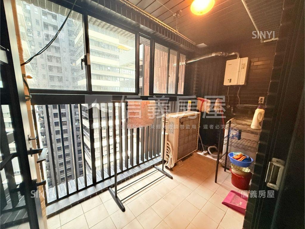 海洋都心有玄關大２房車位房屋室內格局與周邊環境