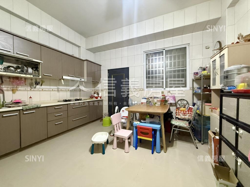 永大路旁傳統新穎車墅房屋室內格局與周邊環境