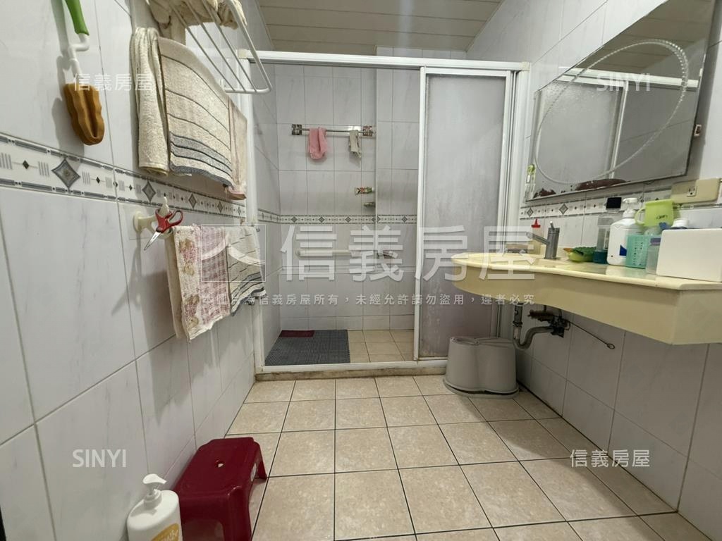 永大路旁傳統新穎車墅房屋室內格局與周邊環境