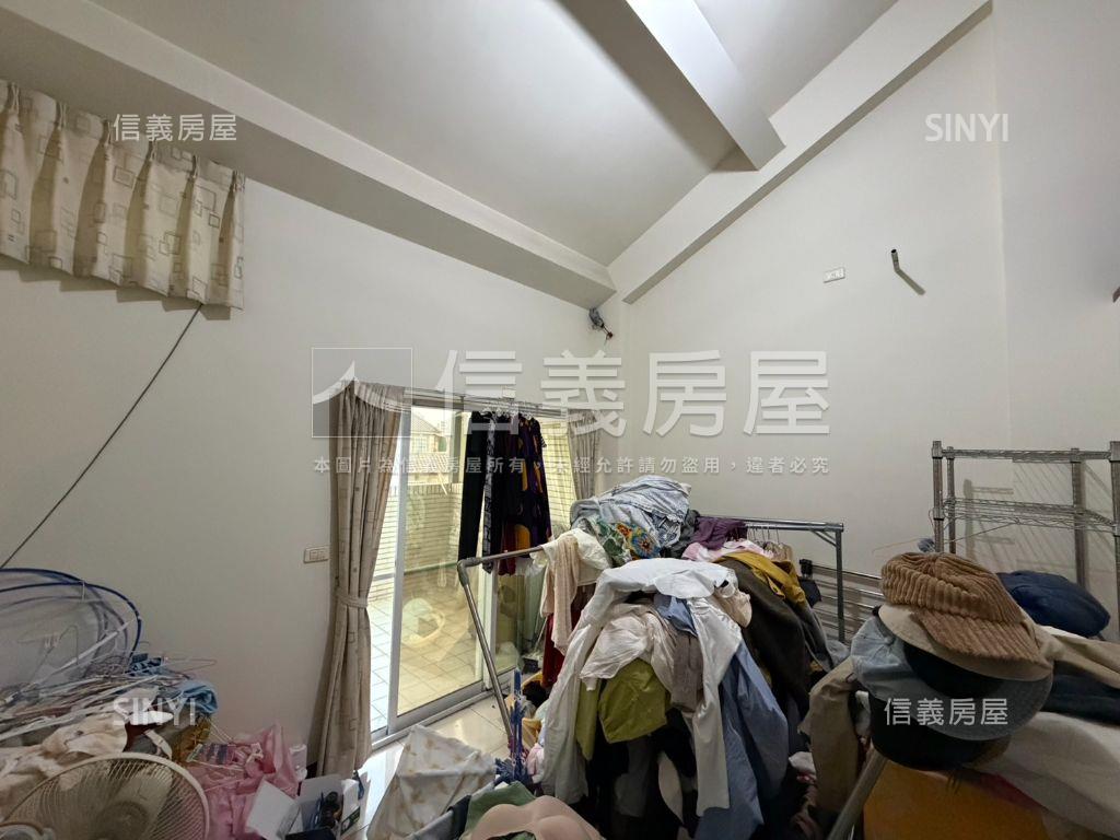 南勢山峰重劃前院停車別墅房屋室內格局與周邊環境