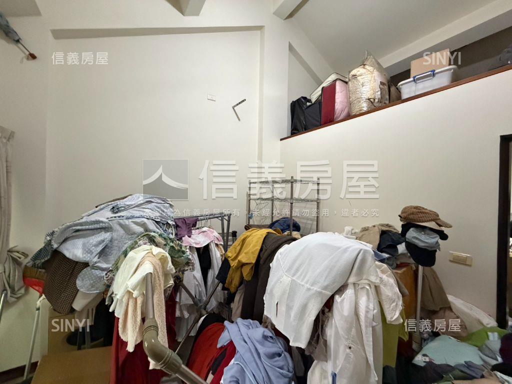 南勢山峰重劃前院停車別墅房屋室內格局與周邊環境