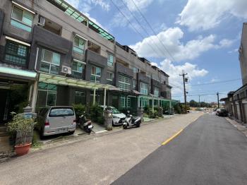 南勢山峰重劃前院停車別墅