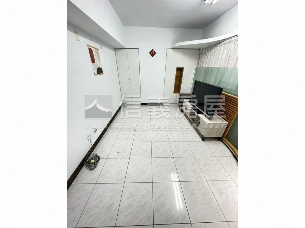 府中捷運次頂樓房屋室內格局與周邊環境