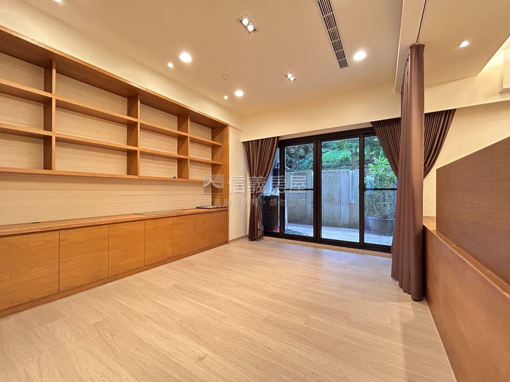 國賓山莊一樓誠意出售房屋室內格局與周邊環境