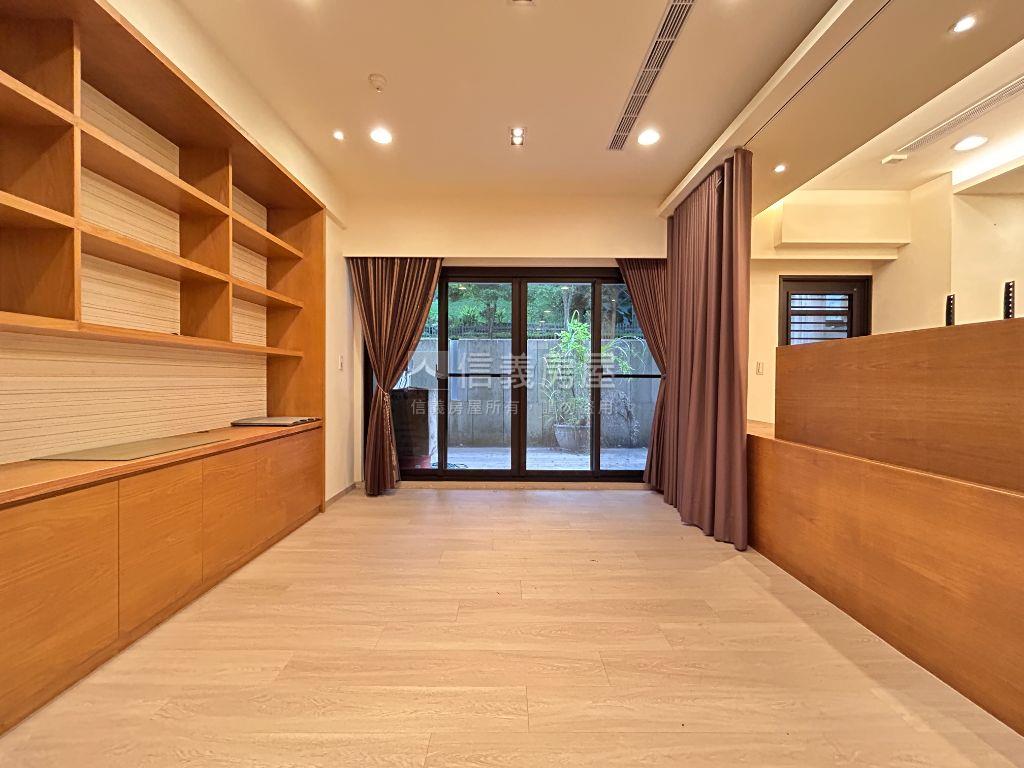 國賓山莊一樓誠意出售房屋室內格局與周邊環境