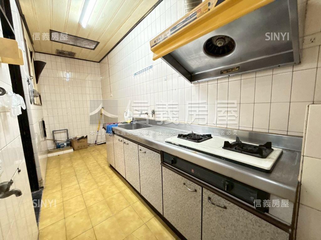 北屯公園旁大理石地板別墅房屋室內格局與周邊環境