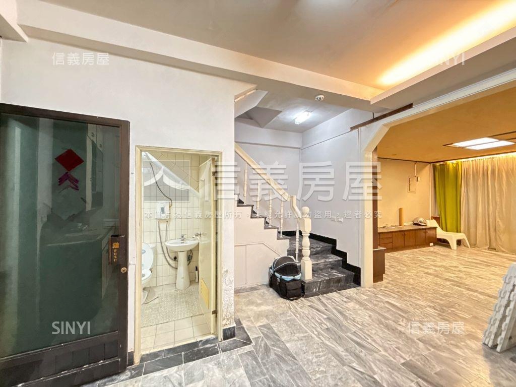 北屯公園旁大理石地板別墅房屋室內格局與周邊環境