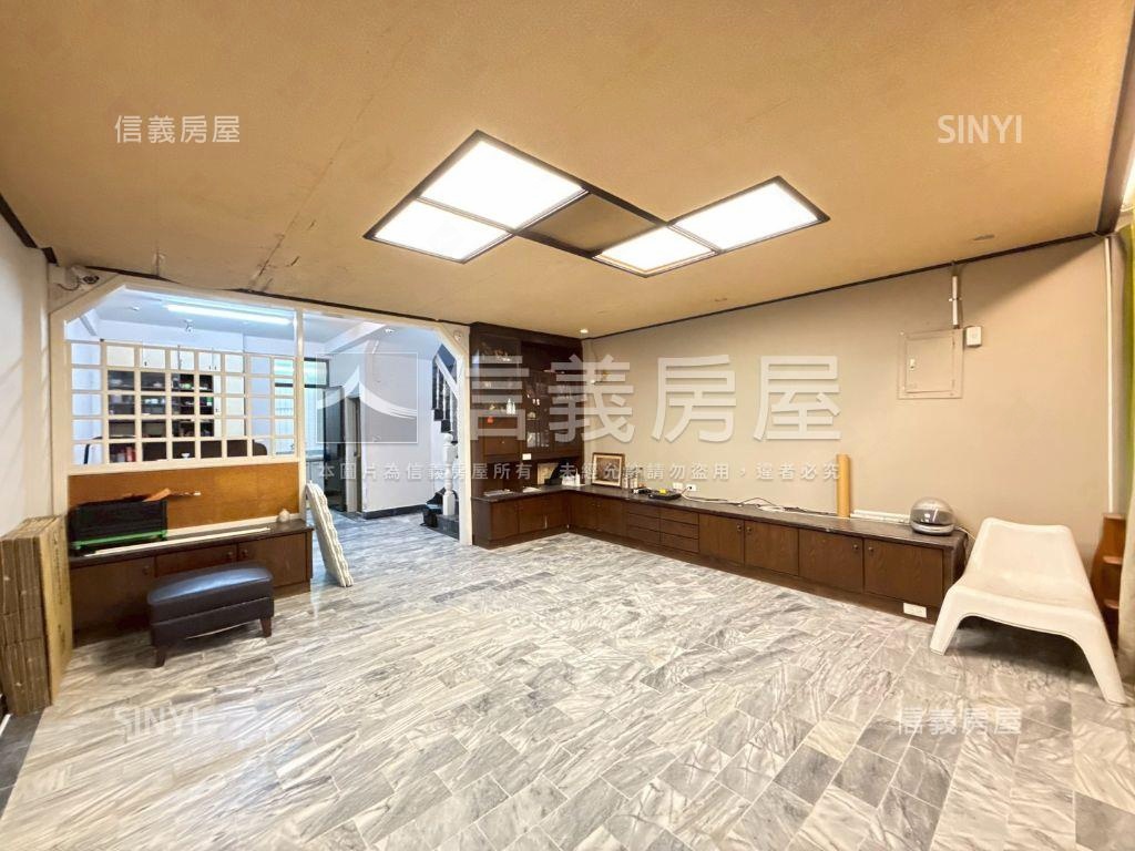 北屯公園旁大理石地板別墅房屋室內格局與周邊環境