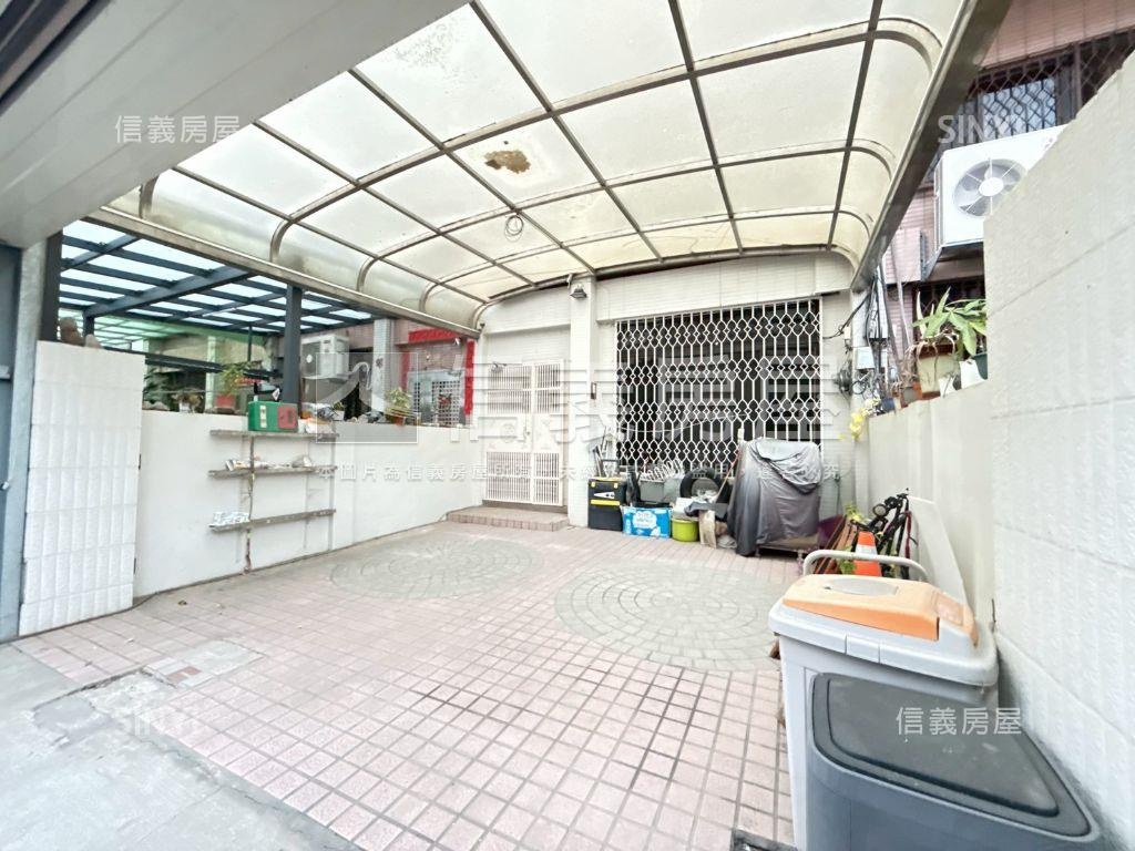 北屯公園旁大理石地板別墅房屋室內格局與周邊環境