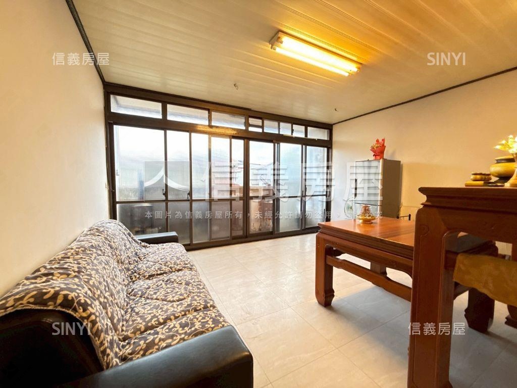 北屯公園旁大理石地板別墅房屋室內格局與周邊環境