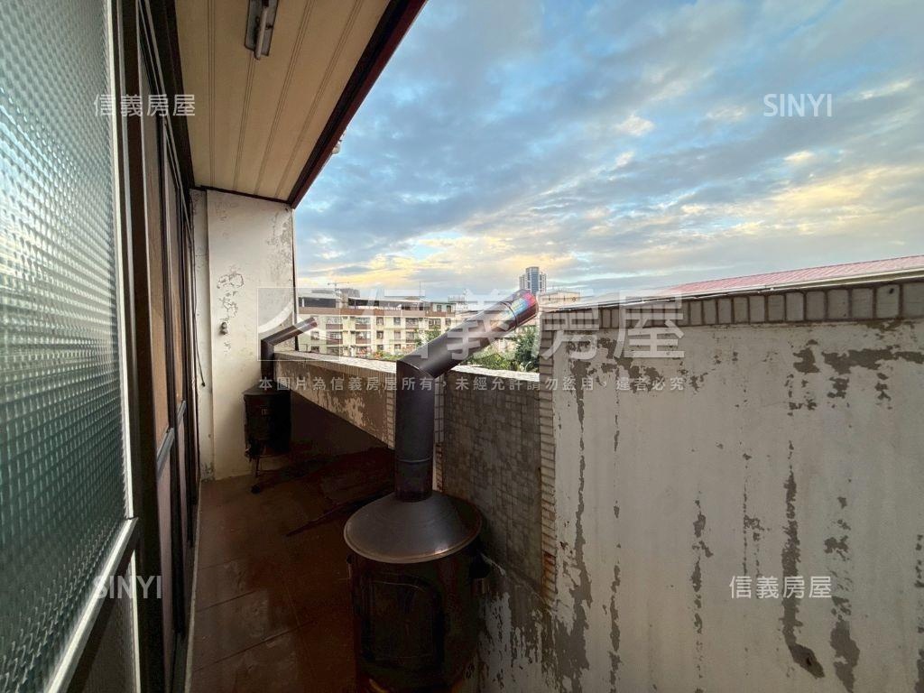 北屯公園旁大理石地板別墅房屋室內格局與周邊環境