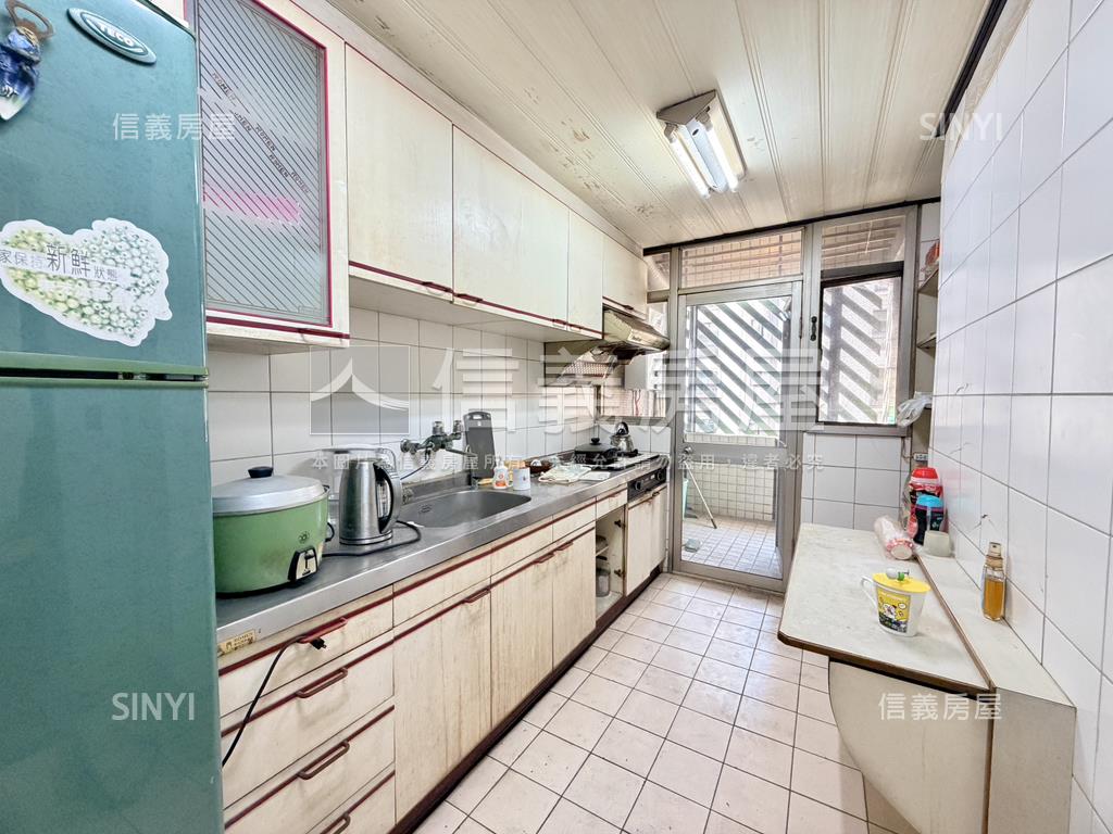 文化皇家高樓採光四房平車房屋室內格局與周邊環境