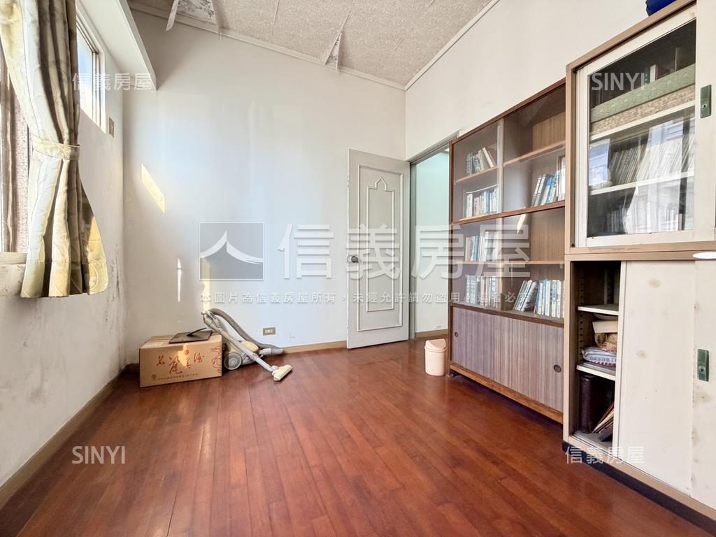 文化皇家高樓採光四房平車房屋室內格局與周邊環境