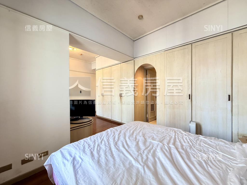 文化皇家高樓採光四房平車房屋室內格局與周邊環境