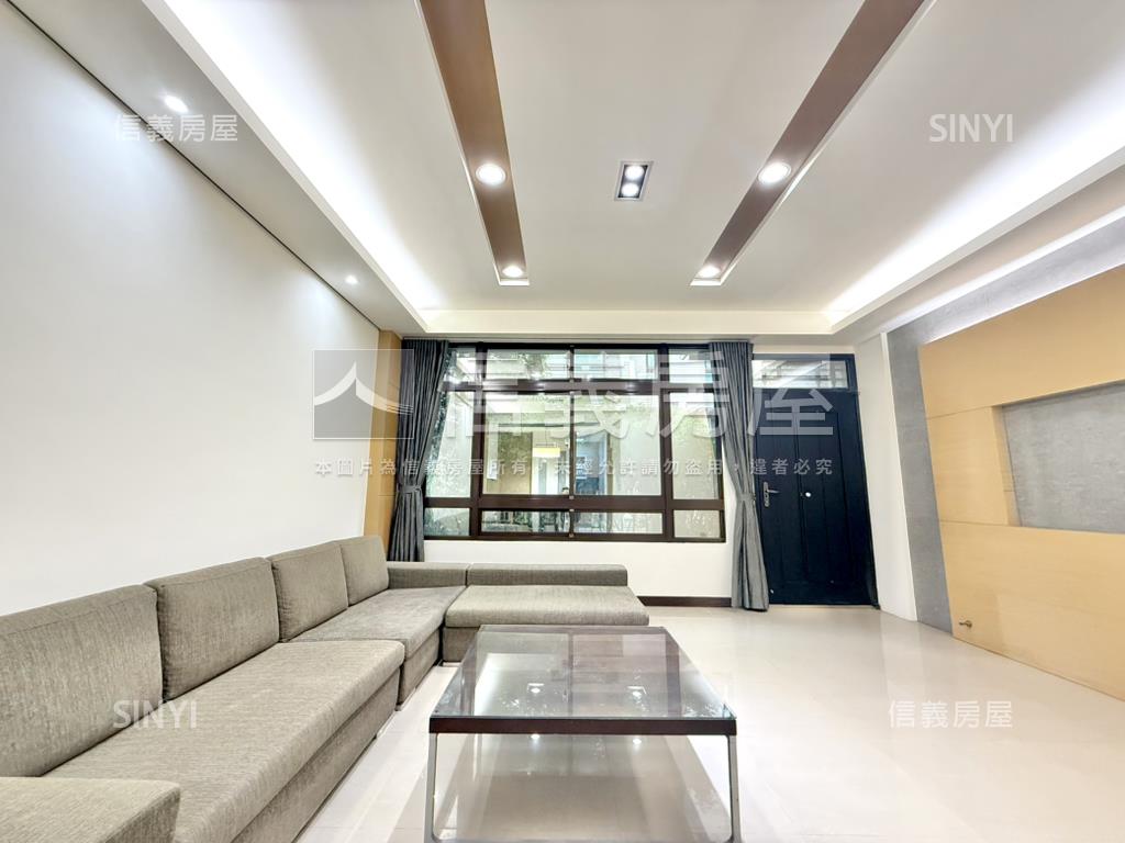 近巨城錦華街雙車位大透天房屋室內格局與周邊環境