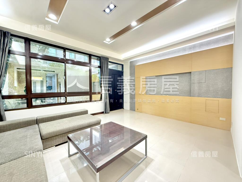 近巨城錦華街雙車位大透天房屋室內格局與周邊環境