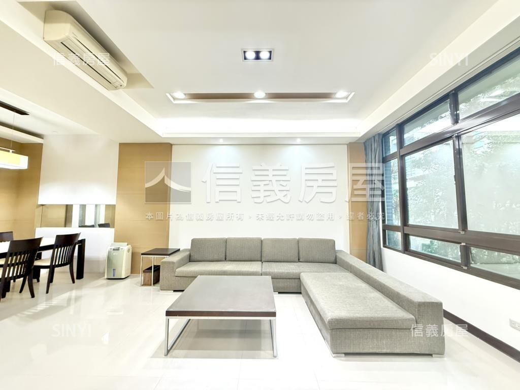 近巨城錦華街雙車位大透天房屋室內格局與周邊環境