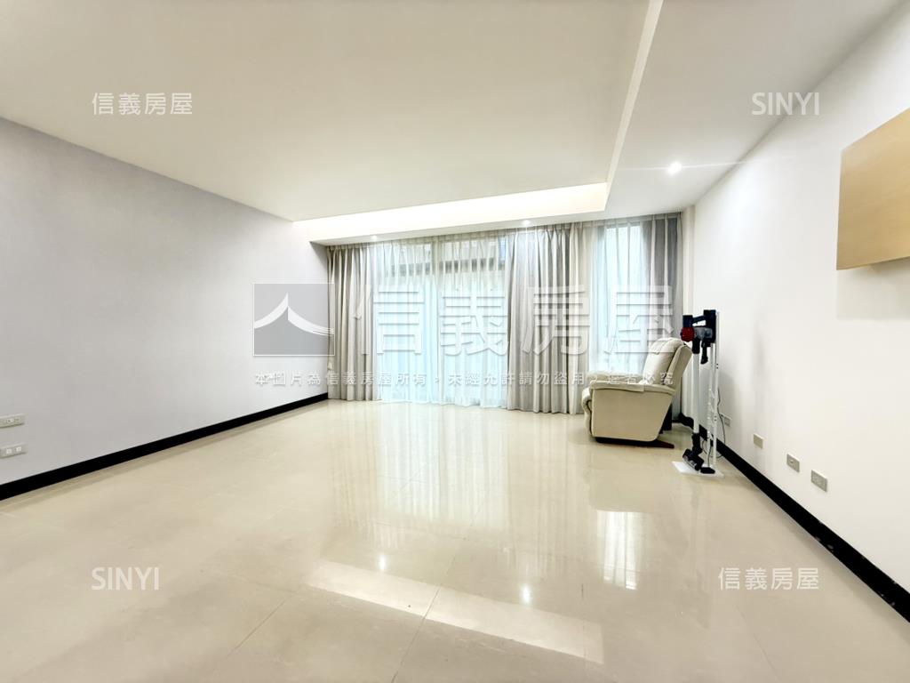 近巨城錦華街雙車位大透天房屋室內格局與周邊環境