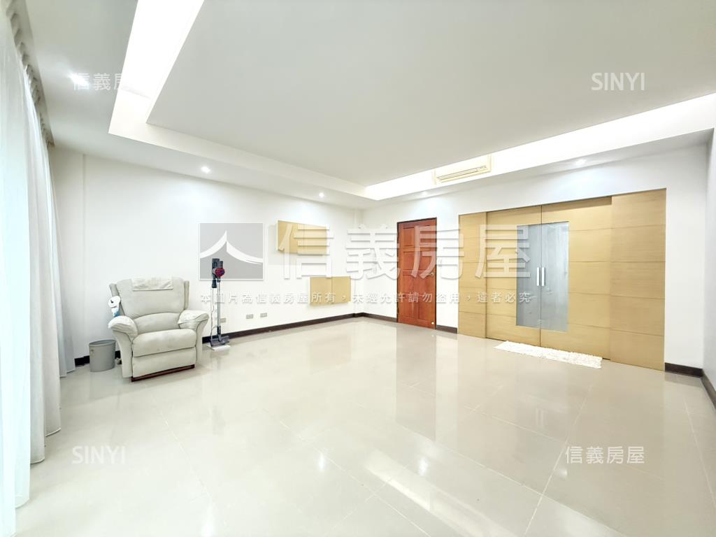 近巨城錦華街雙車位大透天房屋室內格局與周邊環境